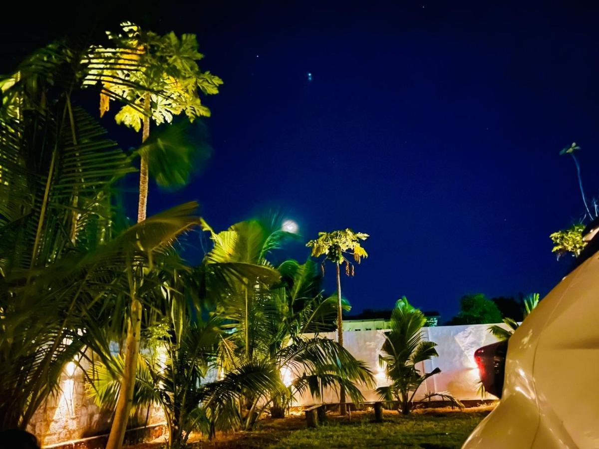 Ratnam Hotel Jaffna Esterno foto