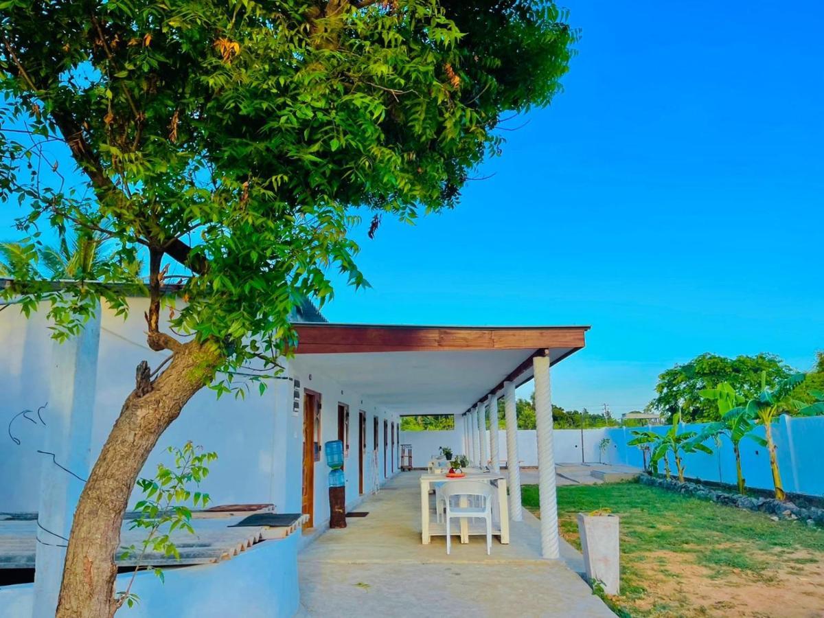 Ratnam Hotel Jaffna Esterno foto