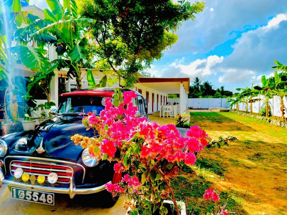 Ratnam Hotel Jaffna Esterno foto