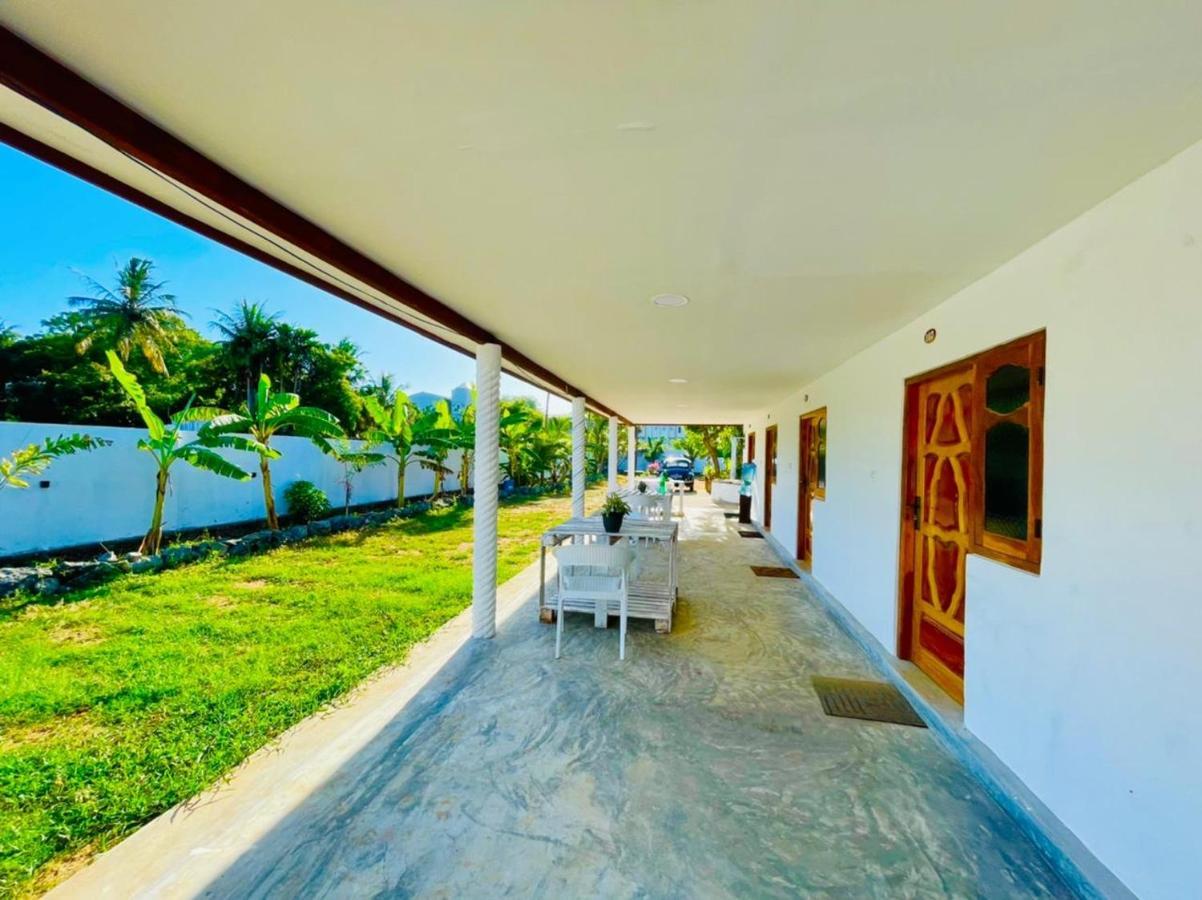 Ratnam Hotel Jaffna Esterno foto